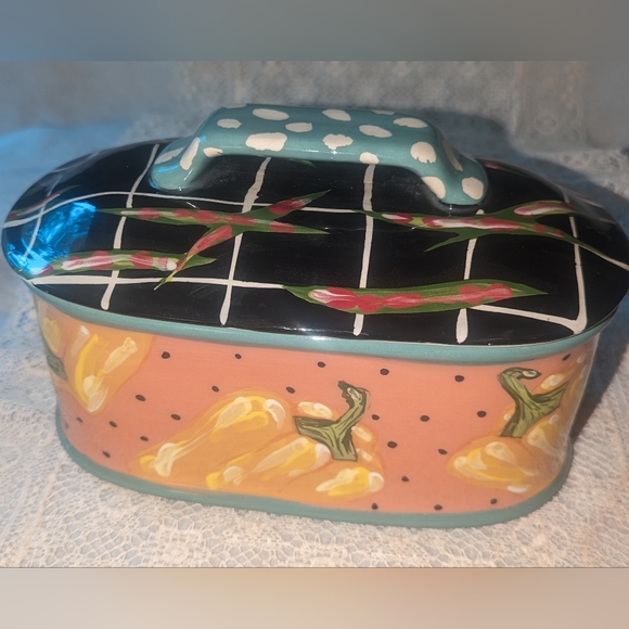 Droll Design poucher bowl vegetable details. - Picture 3 of 10